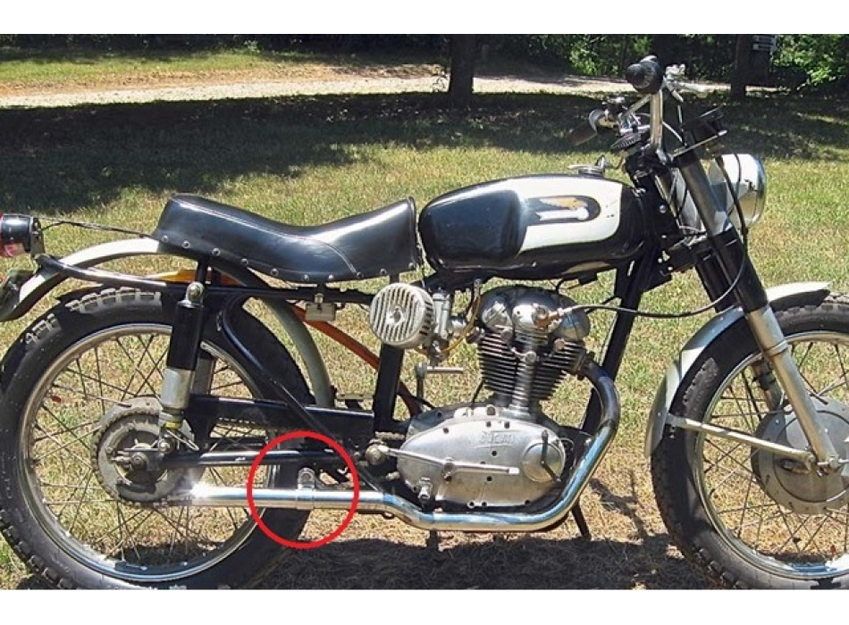 Fascetta di sostegno del collettore scarico tipo lungo di O 38 per monocilindrico Ducati Scrambler modello