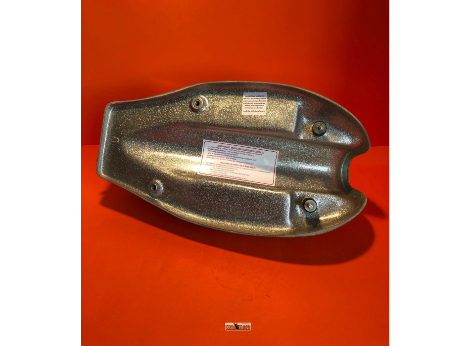 Kit Ducati Desmo Silver Shotgun: serbatoio, fianchetti, parafango, con sella già rivestita