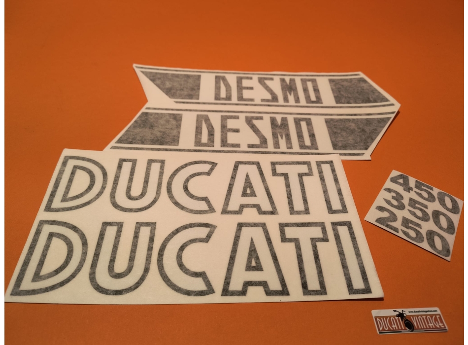 Kit Ducati Desmo Silver Shotgun: serbatoio, fianchetti, parafango, con sella già rivestita e kit decalcomanie completo