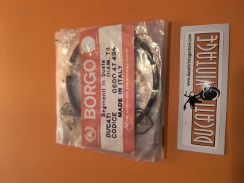 Kit originale Borgo n. 4 fasce elastiche con raschiaolio 74.0 per pistoni a 4 fasce