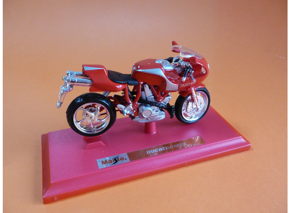 modellino Ducati MH900E scala 1:18
