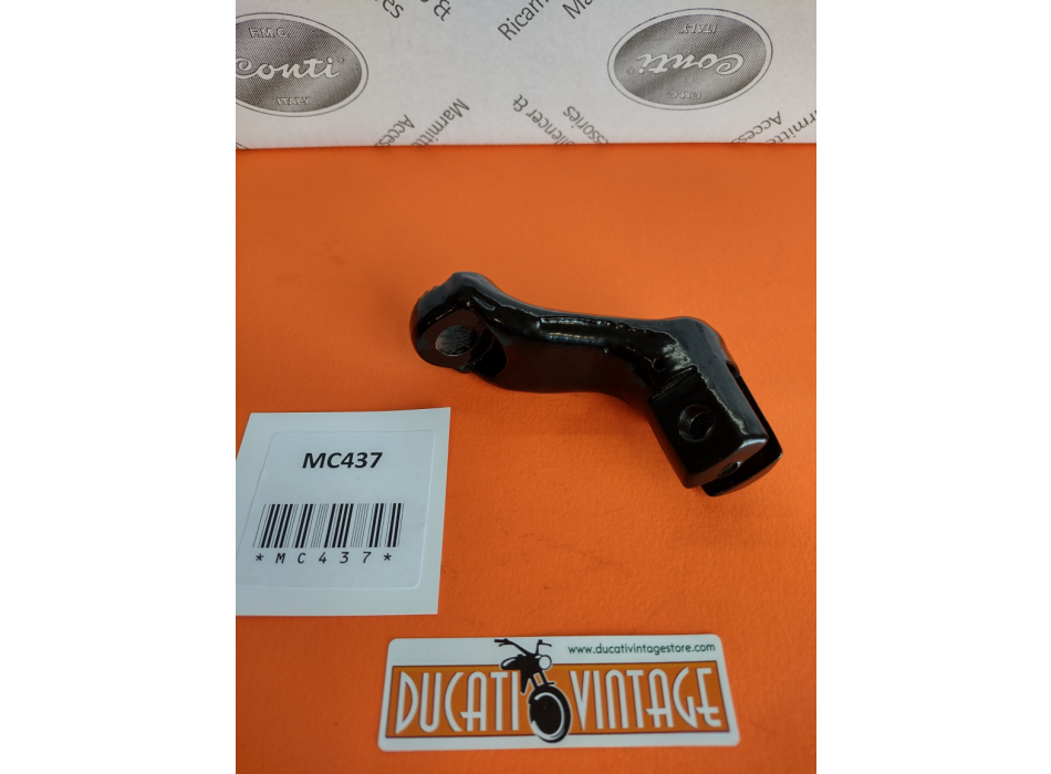 Pedana pilota destra originale, usata pari al nuovo per tutti i monocilindrici Ducati carter larghi, Ducati Scrambler, Ducati Desmo Yellow e Silver Shotgun, Ducati Mark3, Ducati RT 