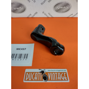 Pedana pilota destra originale, usata pari al nuovo per tutti i monocilindrici Ducati carter larghi, Ducati Scrambler, Ducati Desmo Yellow e Silver Shotgun, Ducati Mark3, Ducati RT 