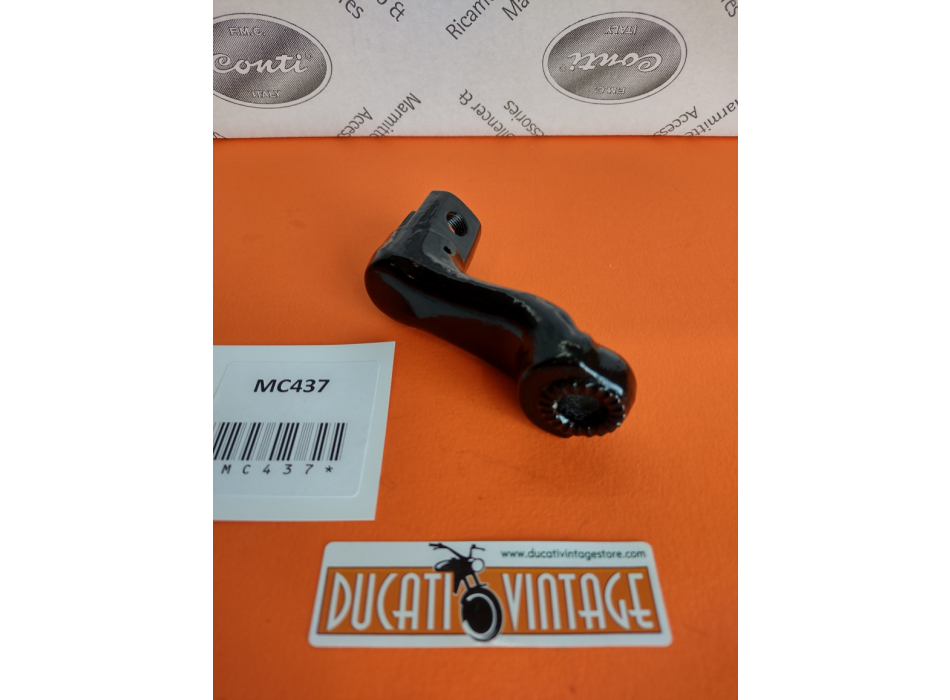 Pedana pilota destra originale, usata pari al nuovo per tutti i monocilindrici Ducati carter larghi, Ducati Scrambler, Ducati Desmo Yellow e Silver Shotgun, Ducati Mark3, Ducati RT 