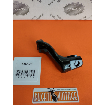 Pedana pilota destra originale, usata pari al nuovo per tutti i monocilindrici Ducati carter larghi, Ducati Scrambler, Ducati Desmo Yellow e Silver Shotgun, Ducati Mark3, Ducati RT 