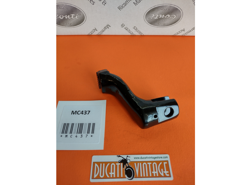 Pedana pilota destra originale, usata pari al nuovo per tutti i monocilindrici Ducati carter larghi, Ducati Scrambler, Ducati Desmo Yellow e Silver Shotgun, Ducati Mark3, Ducati RT 