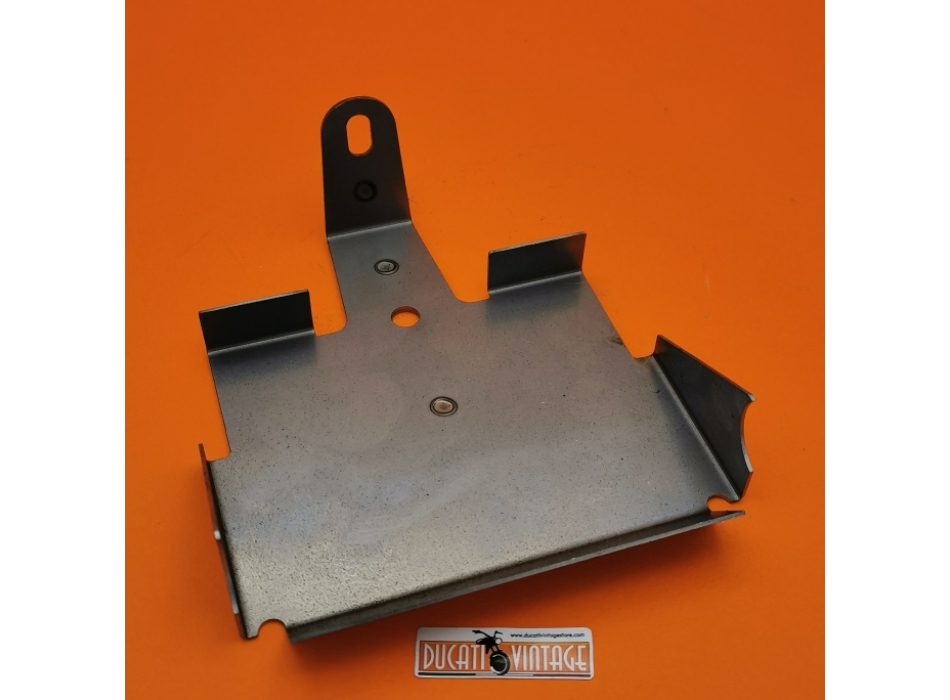Supporto batteria in lamiera, copia perfetta dell'originale, da verniciare