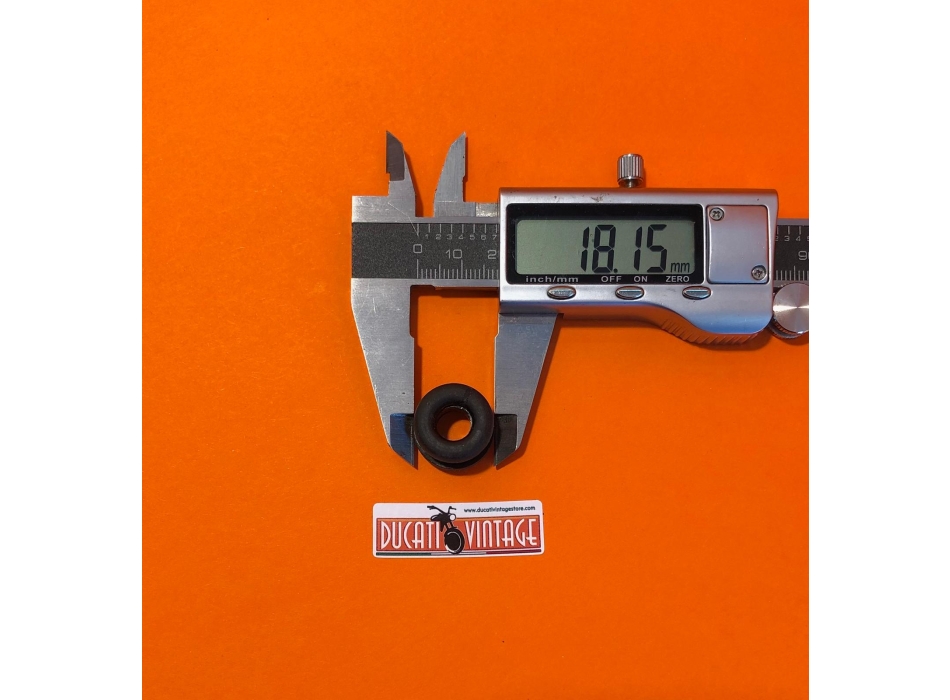 Tampone / passacavo in gomma Ducati originale – 0823.85.145