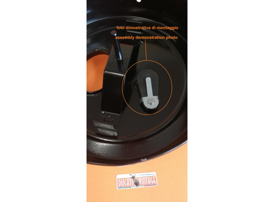 Valvola sfiato olio nella scatola filtro (nera) per tutti i monocilindrici Ducati carter larghi